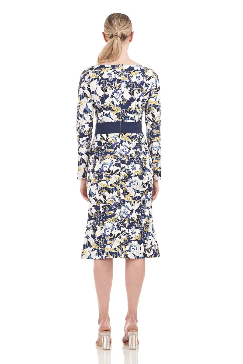 Elegant Bateau-Neck Midi Dress in Stretch Crepe